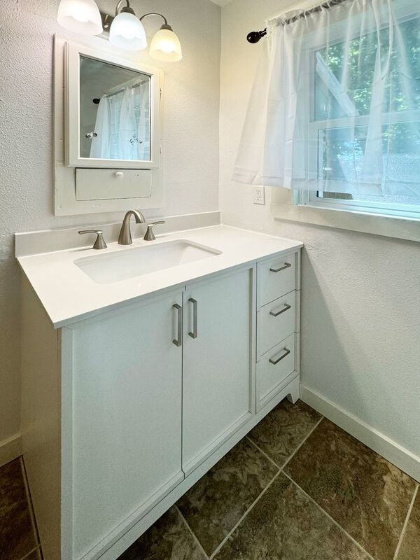 Building Photo - 1100 W 4th Ave