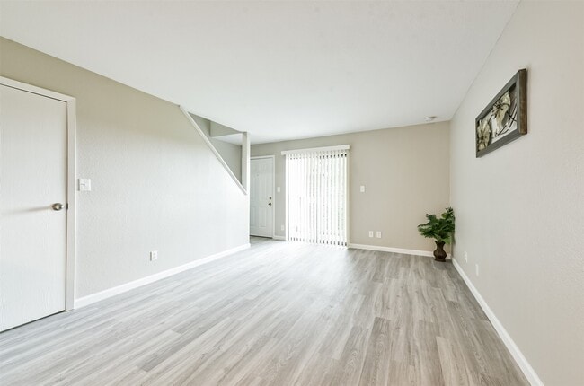 Building Photo - 2501 Gulf Fwy