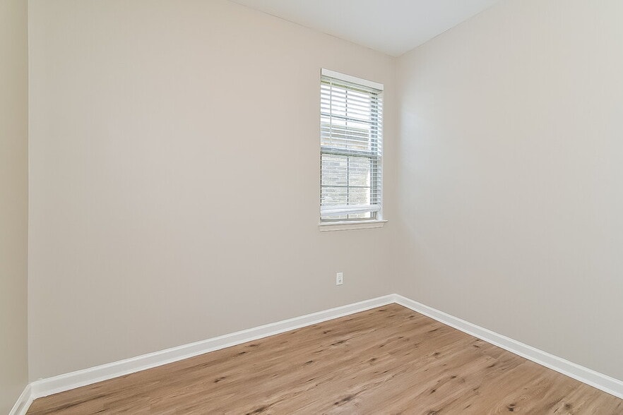 Building Photo - 6893 Raleigh Lagrange Rd