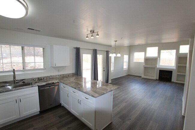 Building Photo - Remodeled End-Unit Townhome @ Village at Elk Run | 3 Bed, 2.5 Bath + 2-Car Garage