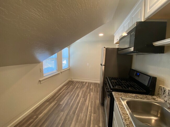 Building Photo - Burney Street Triplex