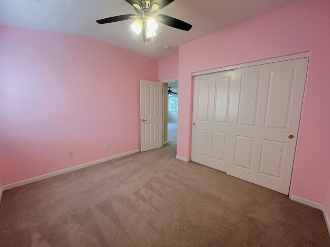 Building Photo - Super Desirable Southwest Reno