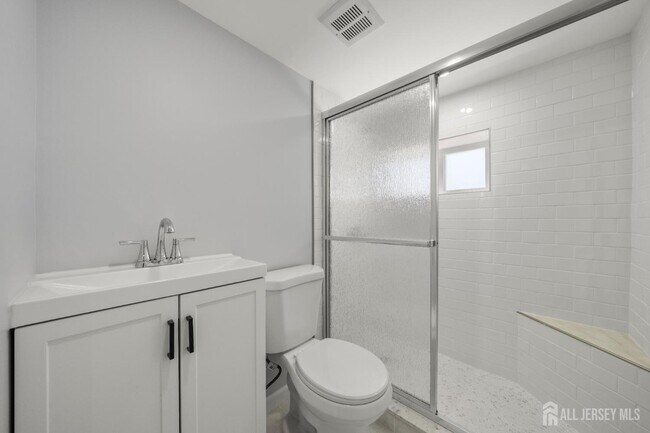 Building Photo - 657 Amboy Ave