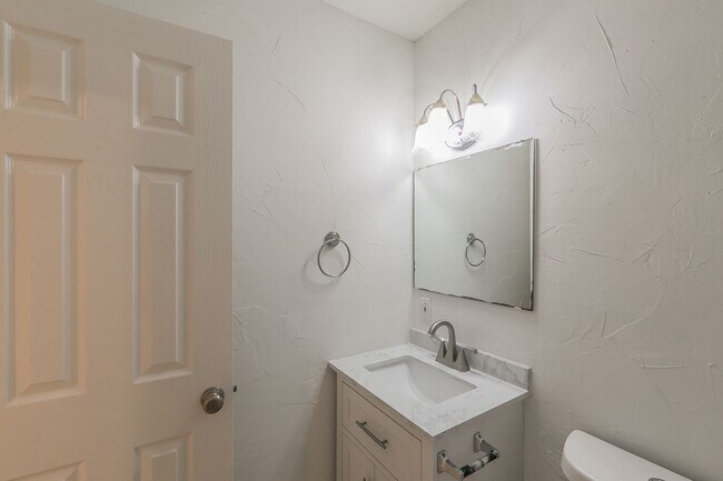 Building Photo - Charming and Updated Home in White Settlement