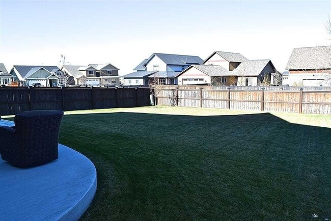 Building Photo - Gorgeous home in Loyal Garden Subdivision.