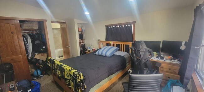 Building Photo - 5BD/3BA Home Near Pearl St, CU, Hiking Park | Avail. August 2026 Pre-Lease