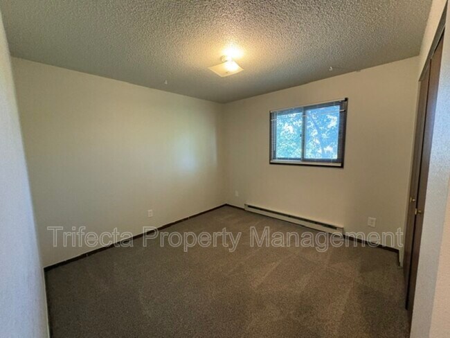 Building Photo - 4957 Basswood Dr