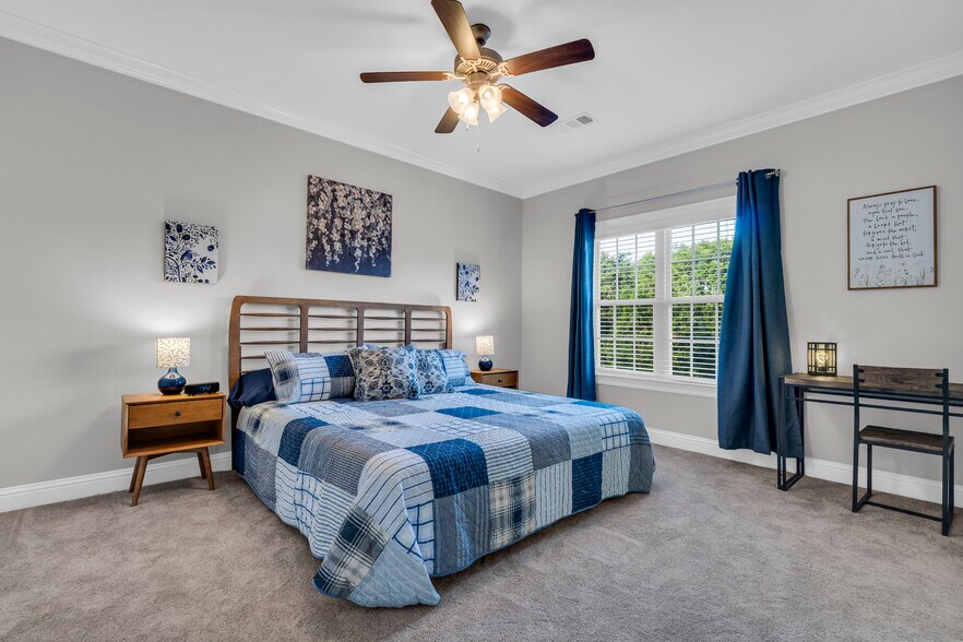 King Bed - 923 Muirfield Dr
