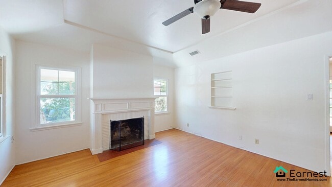 Building Photo - Beautifully Located 2-Bed Home in the Hear...