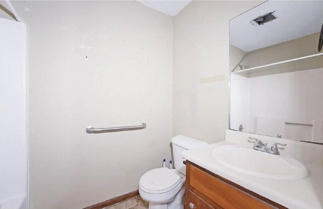 Building Photo - 124 Evergreen Trail SE