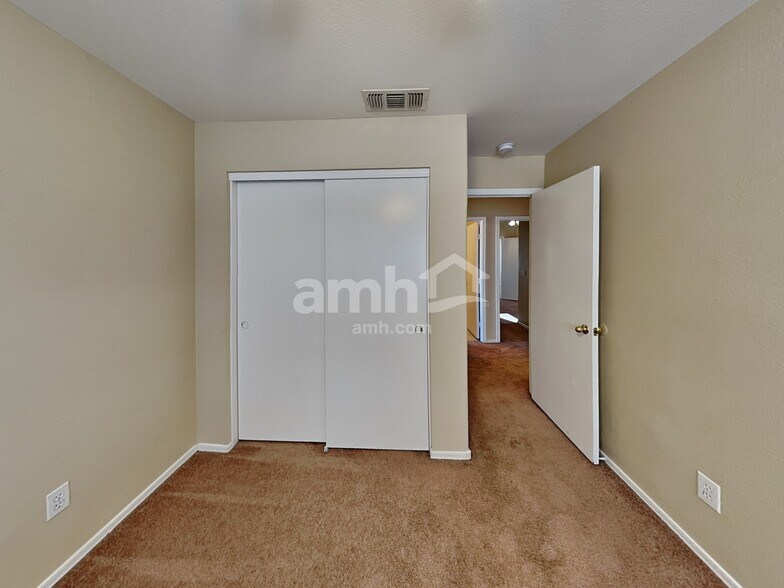 Building Photo - 5501 N 103rd Dr