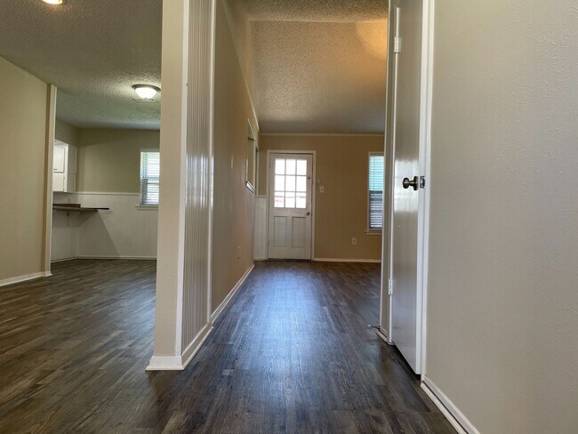 Building Photo - 4/2/2 North Richland HIlls