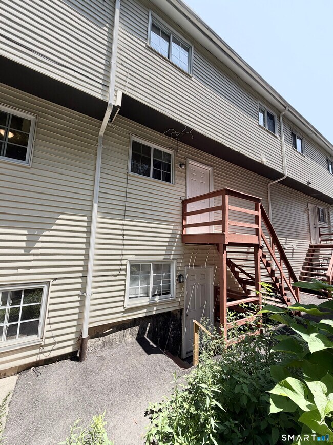 Building Photo - 71 Williams St