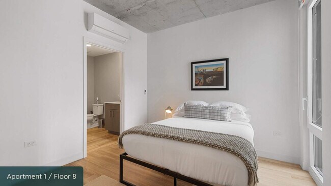 Building Photo - 853 W Blackhawk St