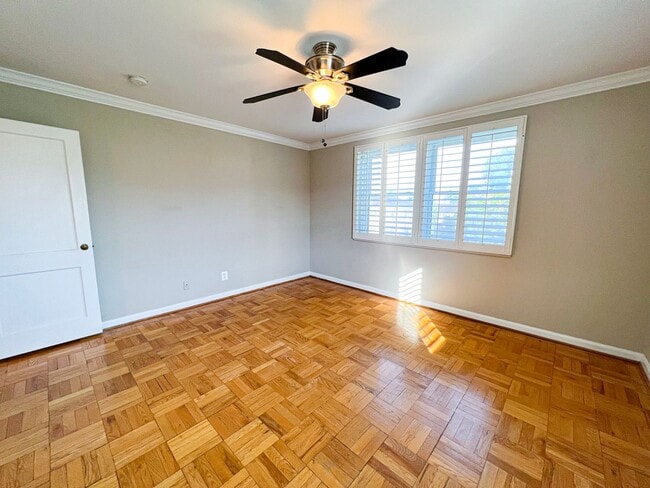 Building Photo - Sun-filled 1 Bed 1 Bath Condo With Garage ...