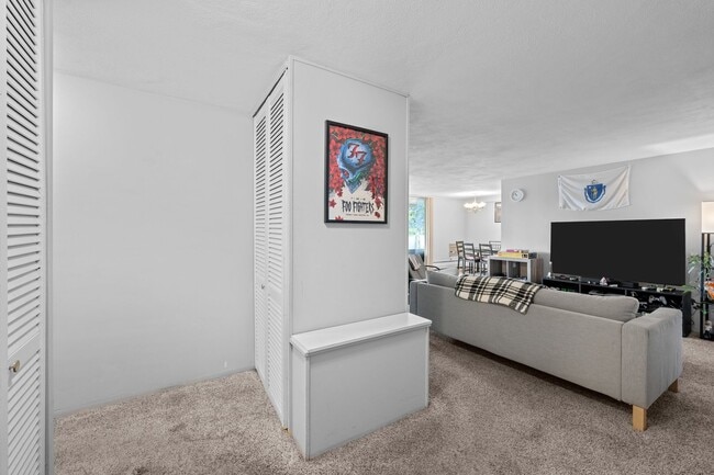 Building Photo - Gorgeous apartment in Cheesman Park!