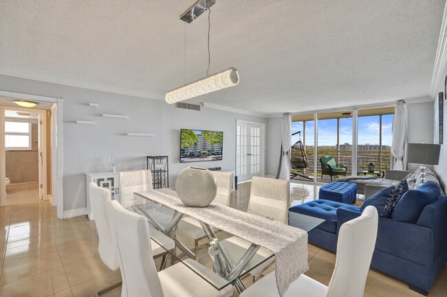 Building Photo - 3520 Oaks Way