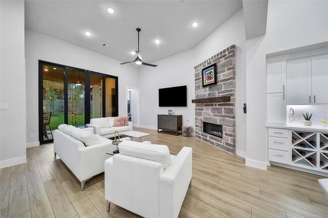 Building Photo - 149 Everest Dr