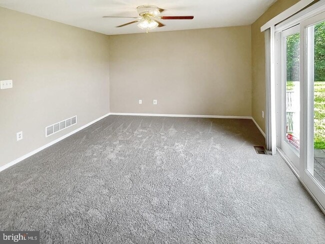 Building Photo - 310 Deer Run Ct