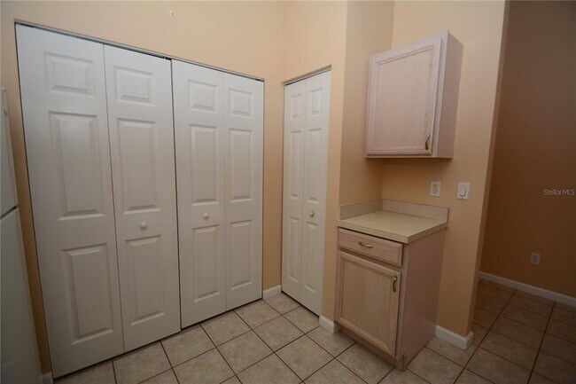 Building Photo - 37 Eton Ln