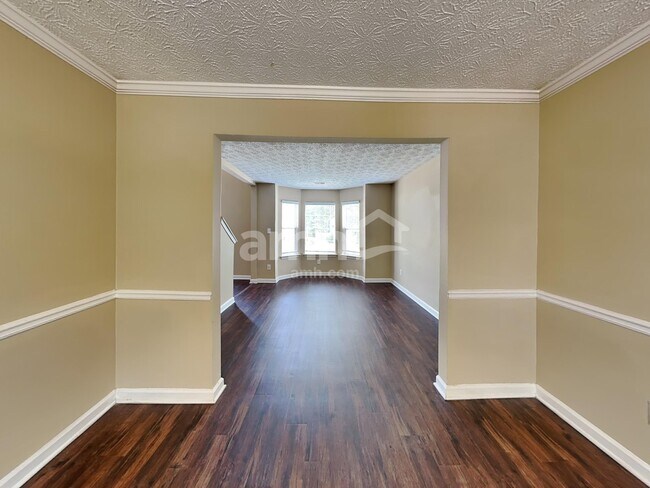 Building Photo - 3817 Majestic Ln SW