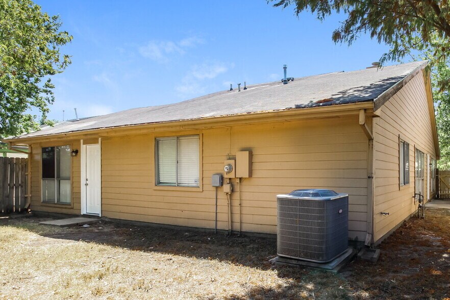 Building Photo - 1418 Hunters Park Dr