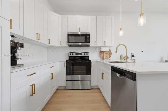 Building Photo - 4425 SW 160th Ave
