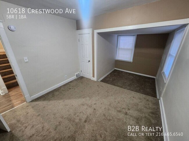 Building Photo - 10618 Crestwood Ave