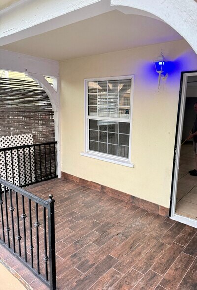 private patio - 1918 E 1st St