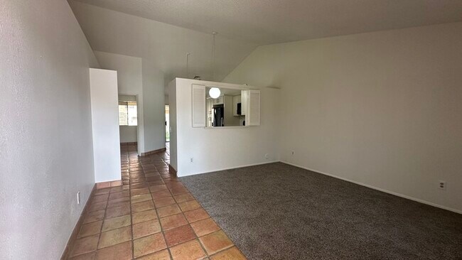 Building Photo - North Phoenix 2 bedroom Duplex