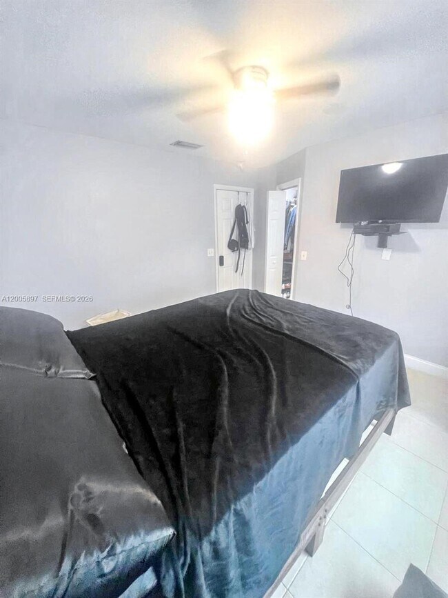 Building Photo - 4259 Royal Banyan Way