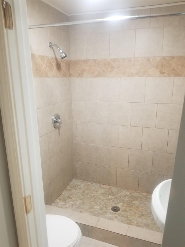 Building Photo - 2125 Burroughs Ave SE