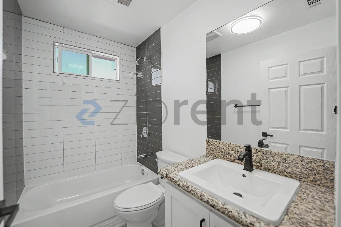 Building Photo - Unit