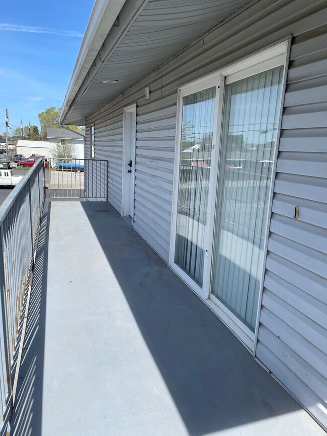 Building Photo - 1206 W Columbia Ave