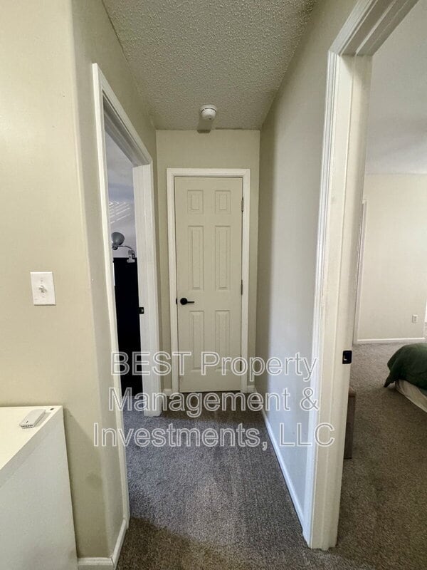 Building Photo - 8130 Kings Creek Dr