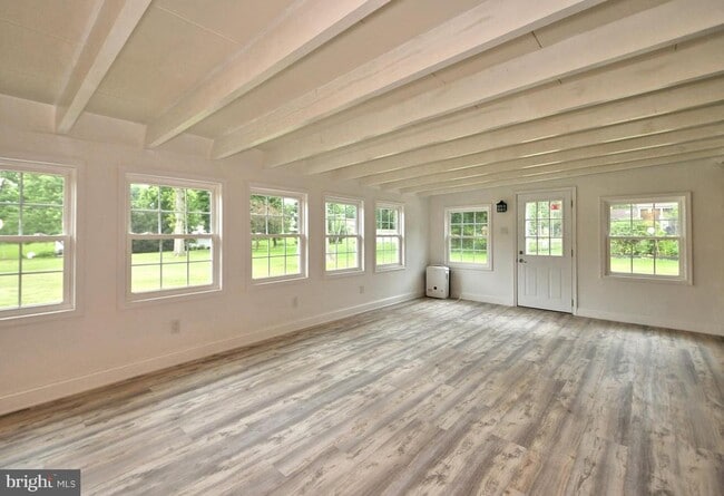 Building Photo - 205 Maple Ave