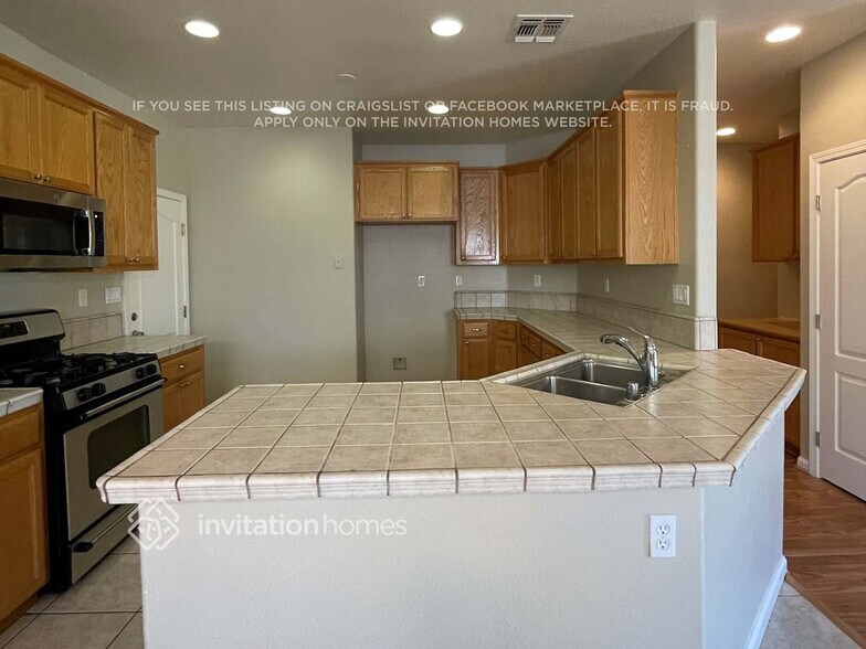 Building Photo - 8462 Patina Way