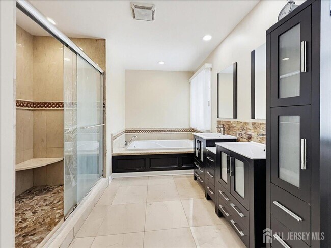 Building Photo - 37 Jersey Ave