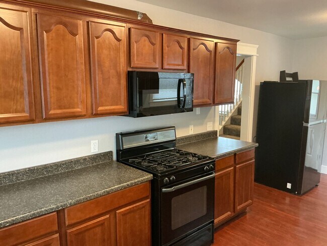 Building Photo - 154 N Shaffer St