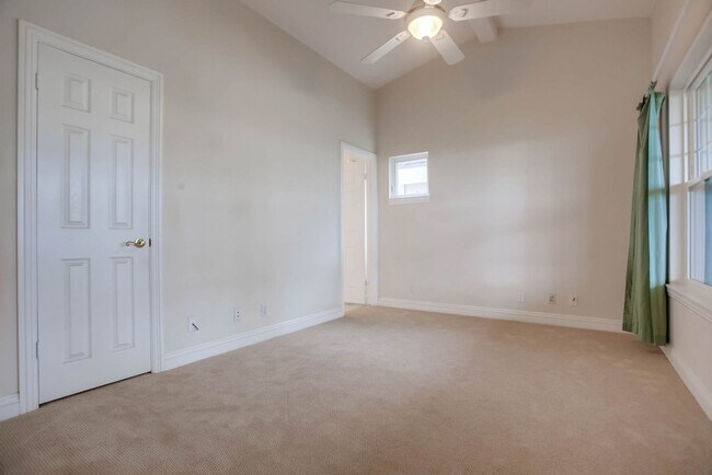 Building Photo - 1844 Dora Dr
