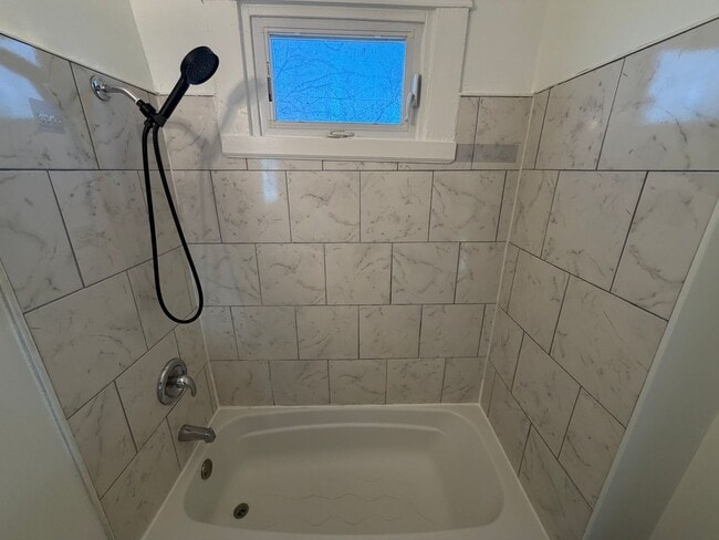 Building Photo - Beautifully Renovated 4bdrm/1.5bth Home Located in Richmond's Northside!!