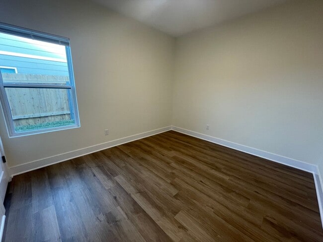 Building Photo - 3809/11 Bluelake