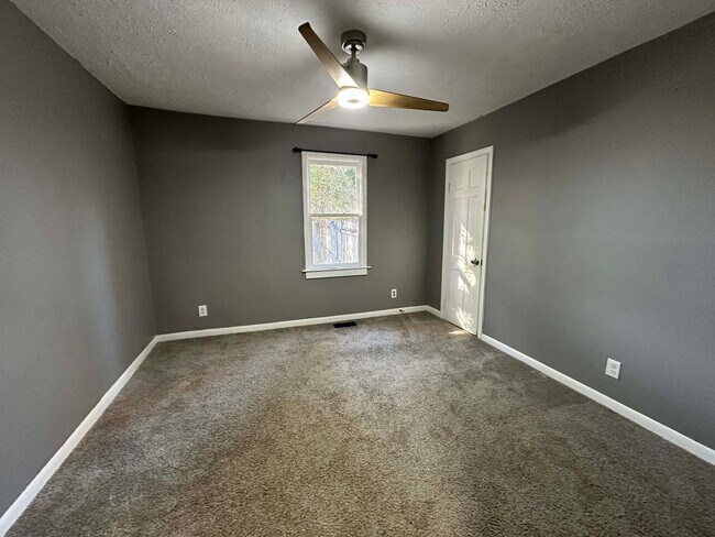 Building Photo - Charming 3 Bedroom 2 Bath for rent!!