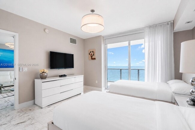 Building Photo - 3951 S Ocean Dr