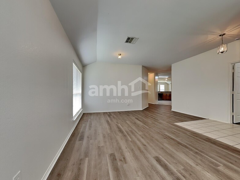 Building Photo - 617 Chestnut Ct