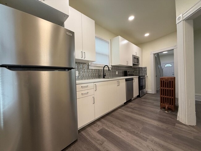 Building Photo - Now showing updated 3BR 1.5 bath house!