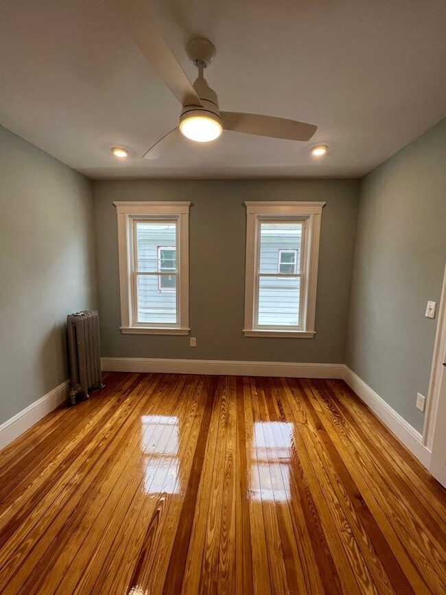 Building Photo - No Broker's Fee, No Last Month rent, Pets Friendly, Laundry on a Site