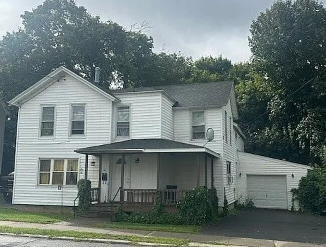 Building Photo - 142 E Main St