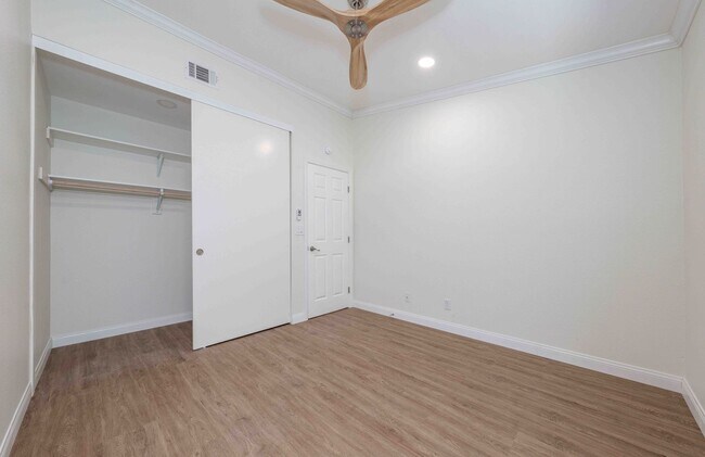 Building Photo - 10419 Hayford St