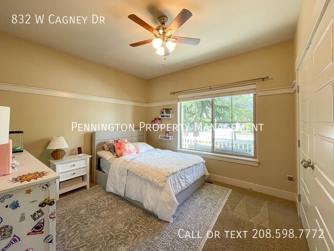 Building Photo - 832 W Cagney Dr